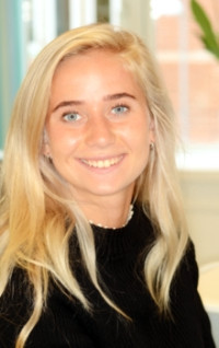 Camilla fik et flotte og naturlige tænder! 